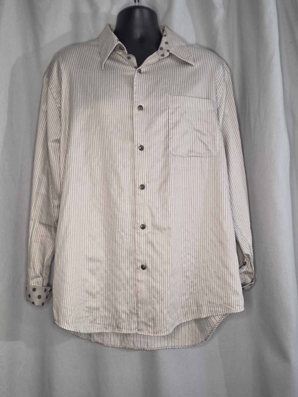 Acorn Button-Up Shirt in Light Gray With Silver Star Buttons Men's XL